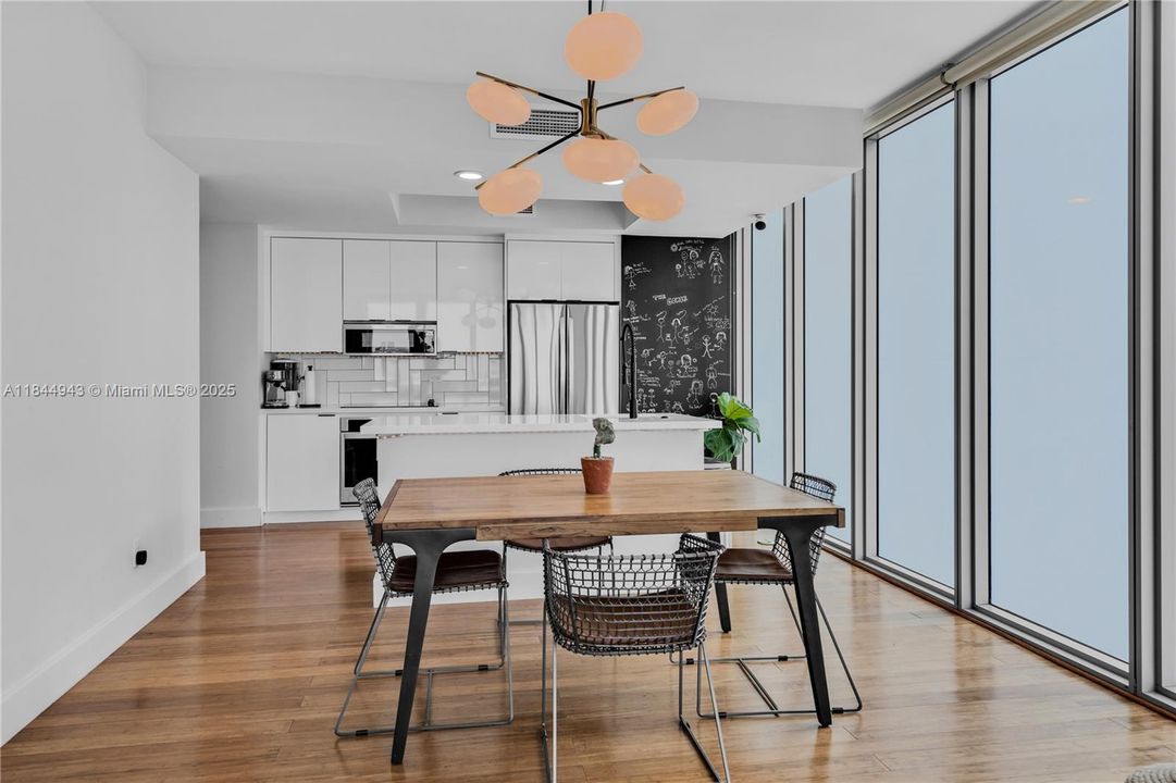 For Sale: $745,000 (2 beds, 2 baths, 1327 Square Feet)