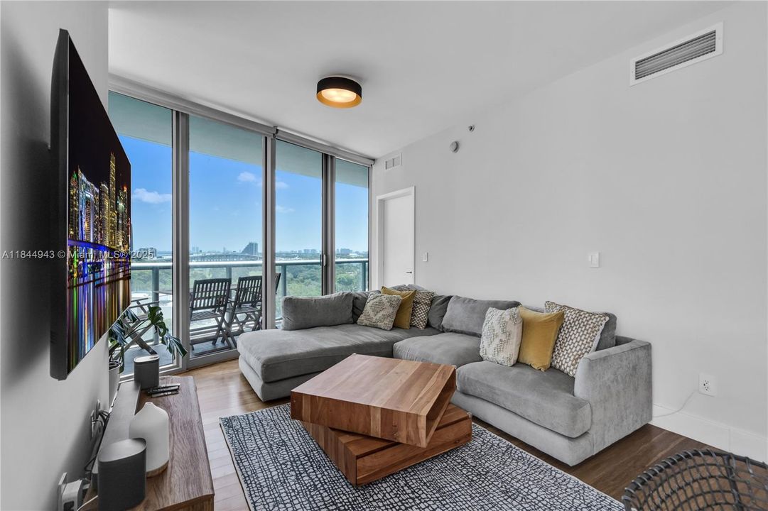 For Sale: $745,000 (2 beds, 2 baths, 1327 Square Feet)