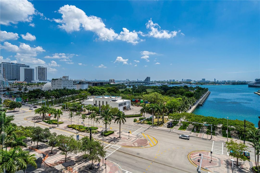 For Sale: $745,000 (2 beds, 2 baths, 1327 Square Feet)