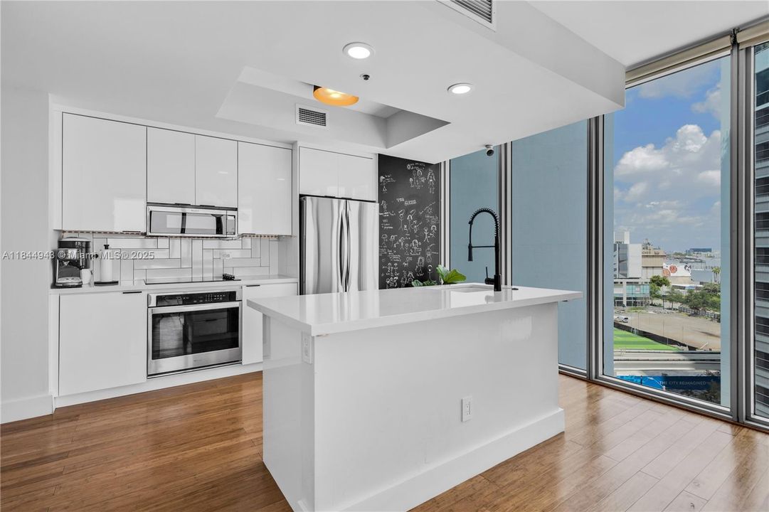 For Sale: $745,000 (2 beds, 2 baths, 1327 Square Feet)