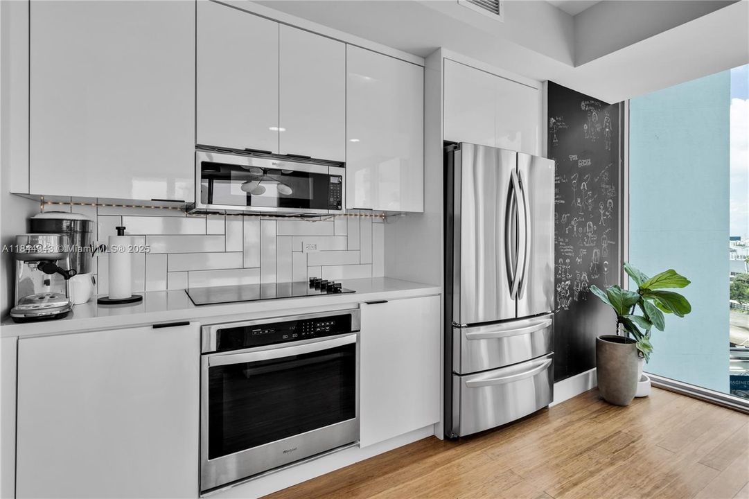 For Sale: $745,000 (2 beds, 2 baths, 1327 Square Feet)