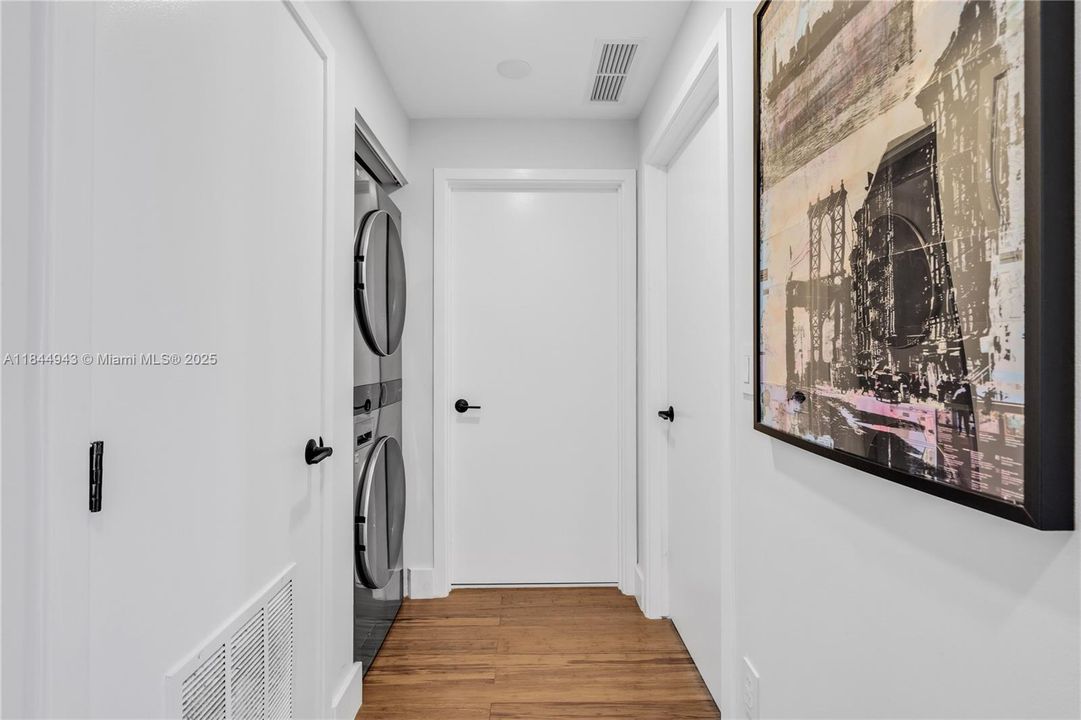 For Sale: $745,000 (2 beds, 2 baths, 1327 Square Feet)