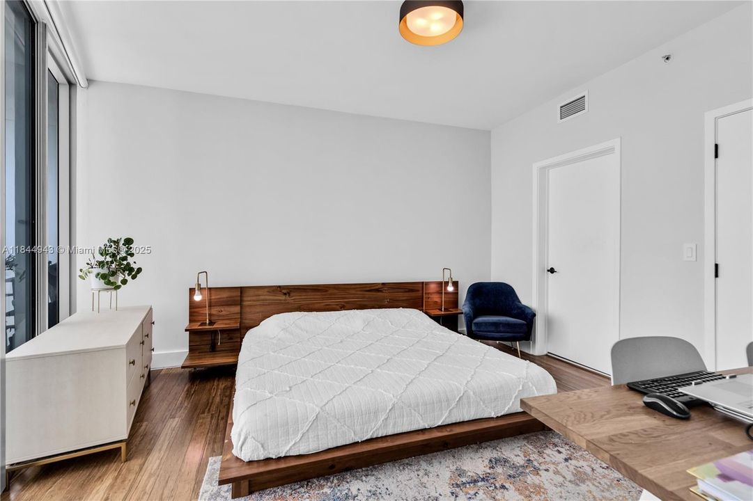 For Sale: $745,000 (2 beds, 2 baths, 1327 Square Feet)