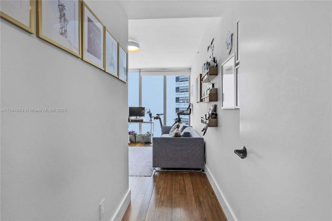 For Sale: $745,000 (2 beds, 2 baths, 1327 Square Feet)