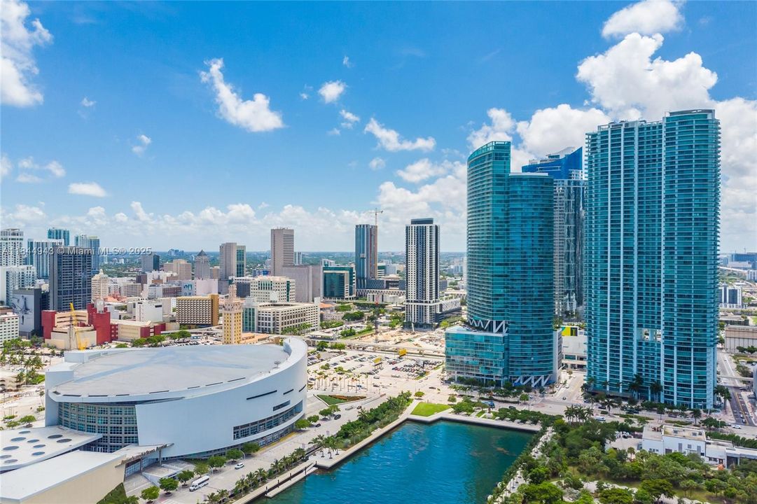 For Sale: $745,000 (2 beds, 2 baths, 1327 Square Feet)