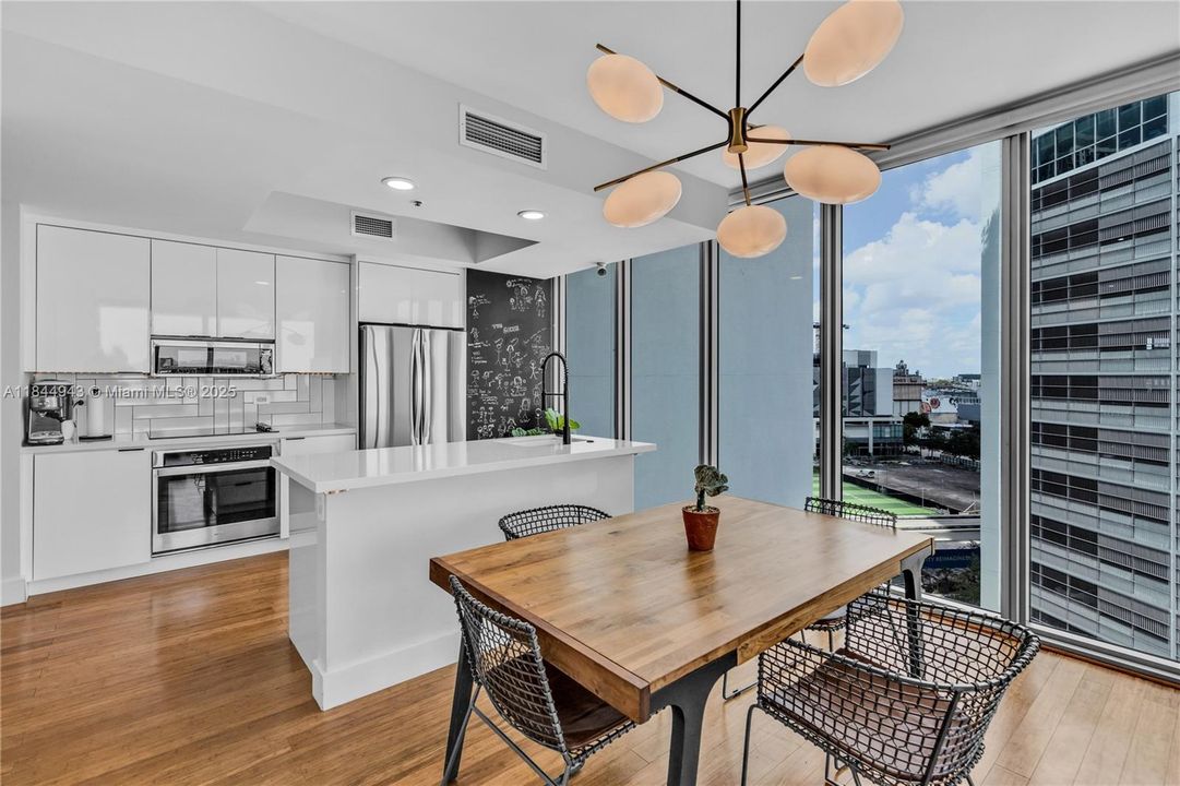 For Sale: $745,000 (2 beds, 2 baths, 1327 Square Feet)