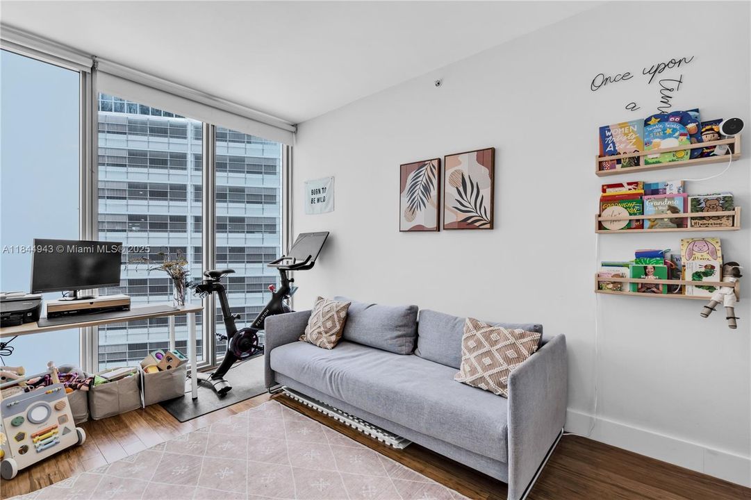 For Sale: $745,000 (2 beds, 2 baths, 1327 Square Feet)