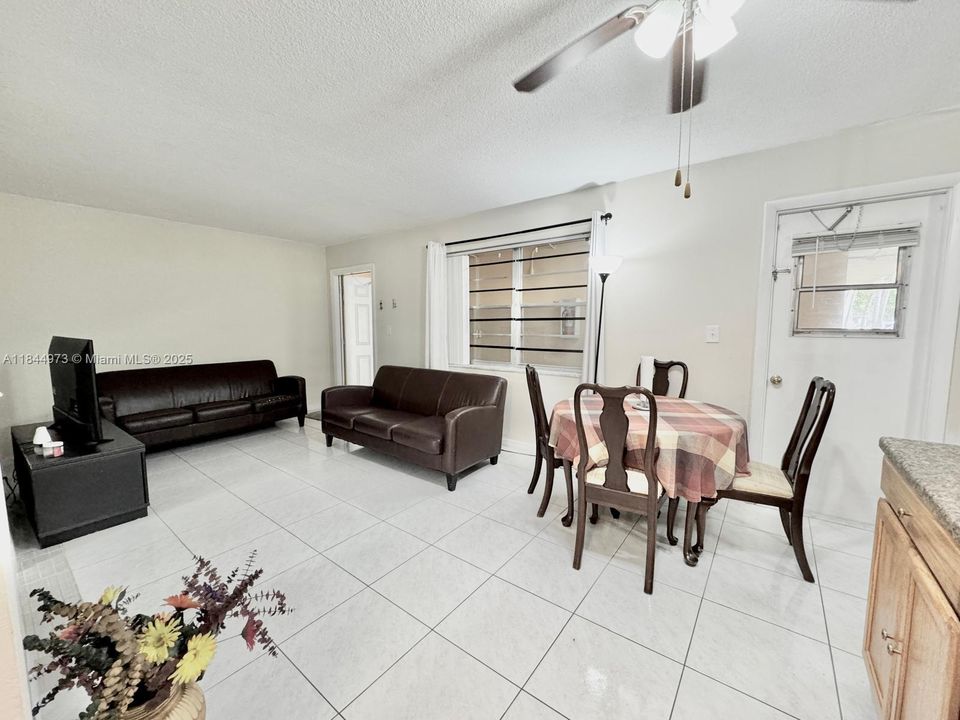 For Sale: $135,000 (2 beds, 1 baths, 650 Square Feet)