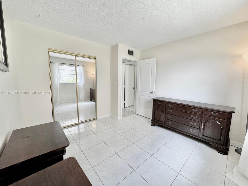 For Sale: $135,000 (2 beds, 1 baths, 650 Square Feet)