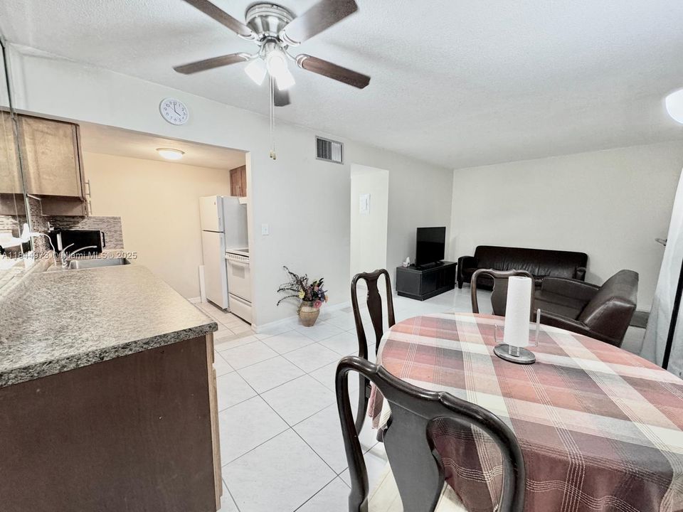 For Sale: $135,000 (2 beds, 1 baths, 650 Square Feet)