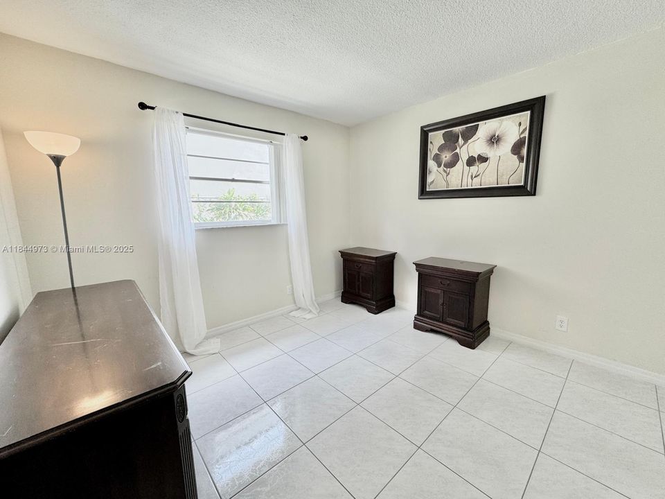 For Sale: $135,000 (2 beds, 1 baths, 650 Square Feet)