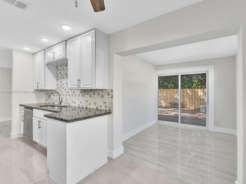 Recently Sold: $500,000 (3 beds, 2 baths, 1304 Square Feet)