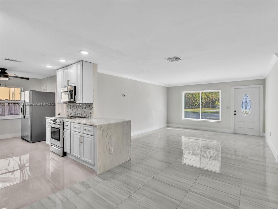 Recently Sold: $500,000 (3 beds, 2 baths, 1304 Square Feet)