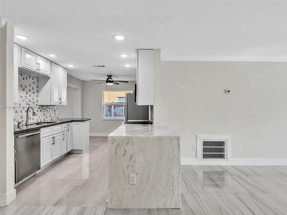 Recently Sold: $500,000 (3 beds, 2 baths, 1304 Square Feet)