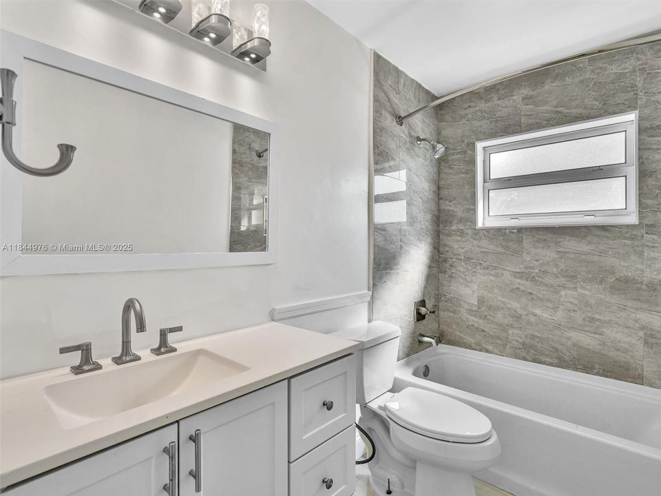 Recently Sold: $500,000 (3 beds, 2 baths, 1304 Square Feet)