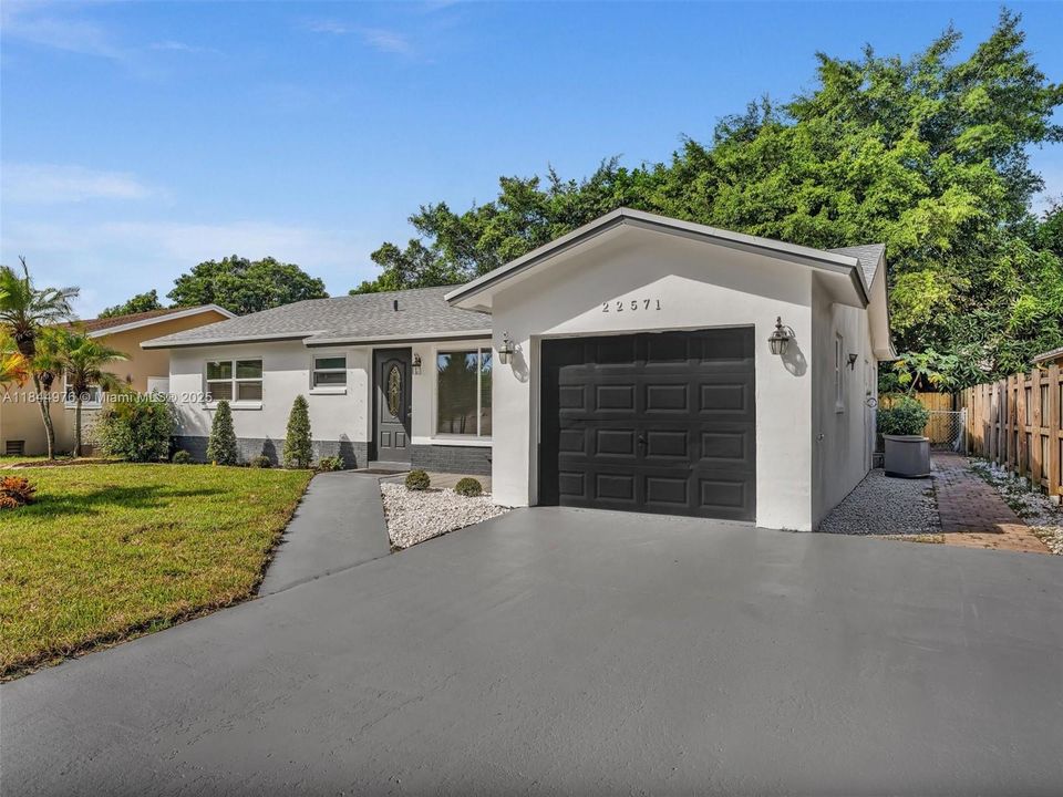 Recently Sold: $500,000 (3 beds, 2 baths, 1304 Square Feet)