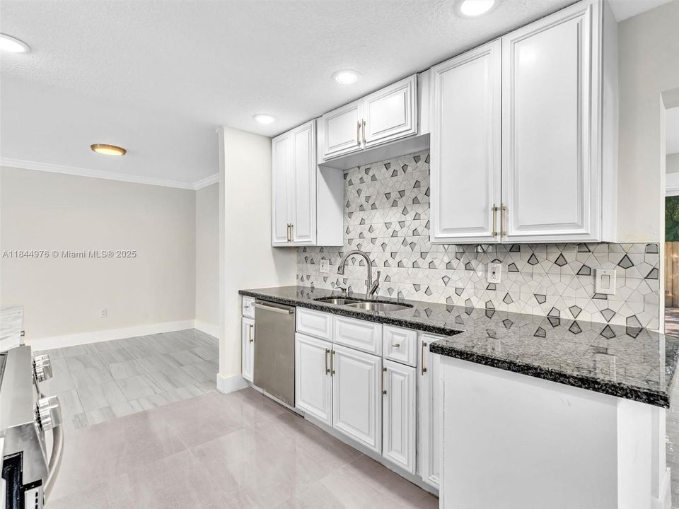 Recently Sold: $500,000 (3 beds, 2 baths, 1304 Square Feet)