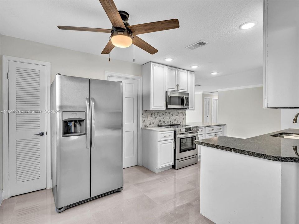 Recently Sold: $500,000 (3 beds, 2 baths, 1304 Square Feet)