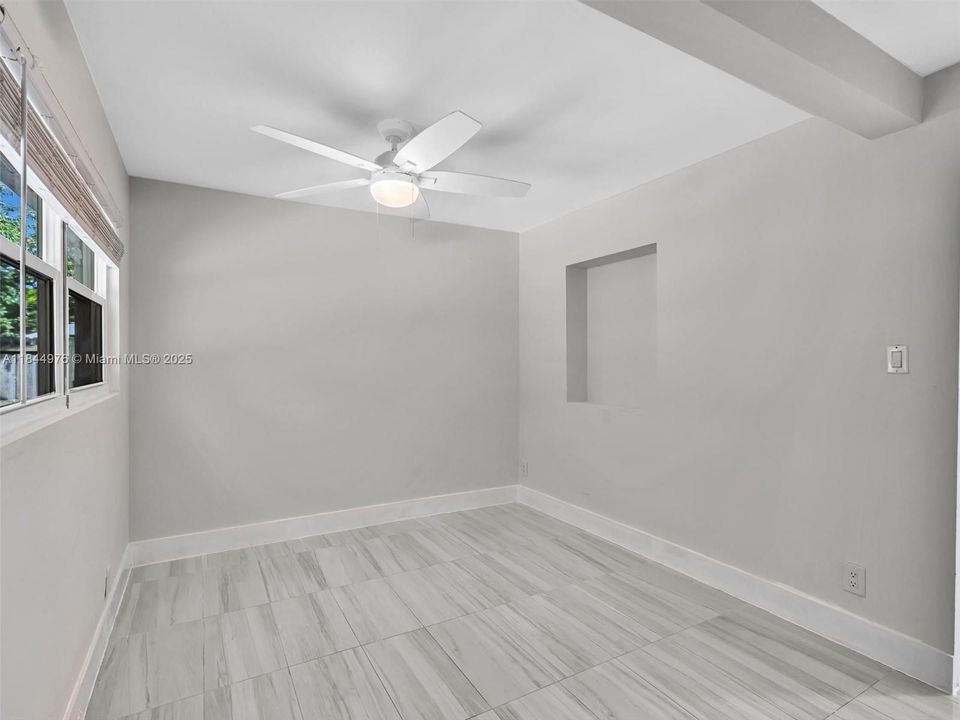 Recently Sold: $500,000 (3 beds, 2 baths, 1304 Square Feet)