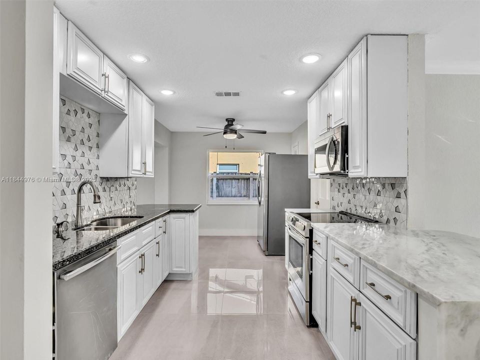 Recently Sold: $500,000 (3 beds, 2 baths, 1304 Square Feet)