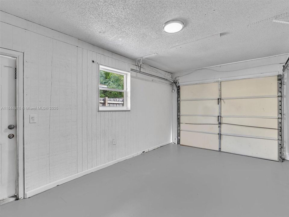 Recently Sold: $500,000 (3 beds, 2 baths, 1304 Square Feet)