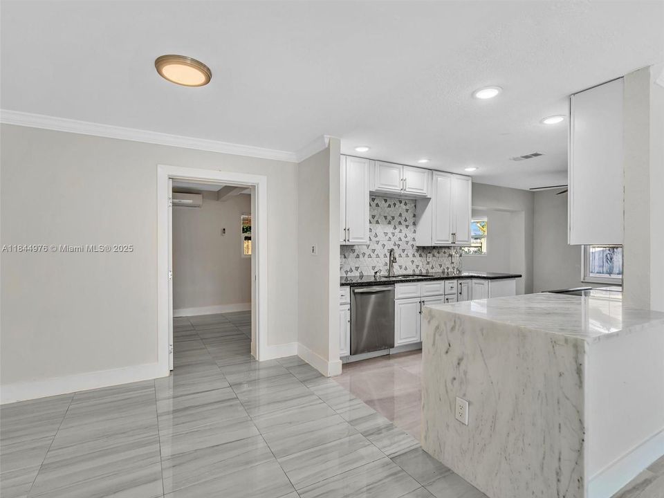 Recently Sold: $500,000 (3 beds, 2 baths, 1304 Square Feet)