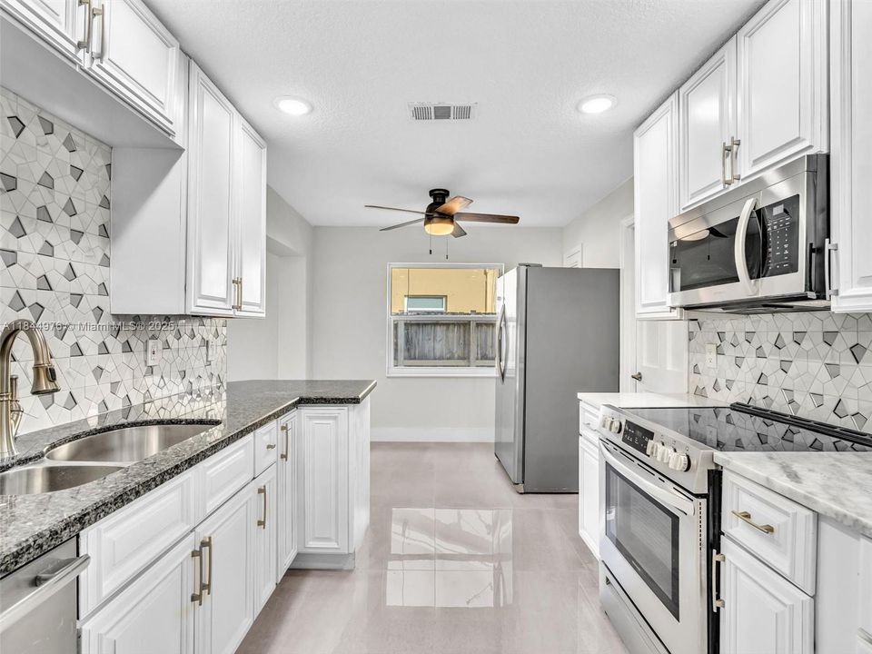 Recently Sold: $500,000 (3 beds, 2 baths, 1304 Square Feet)