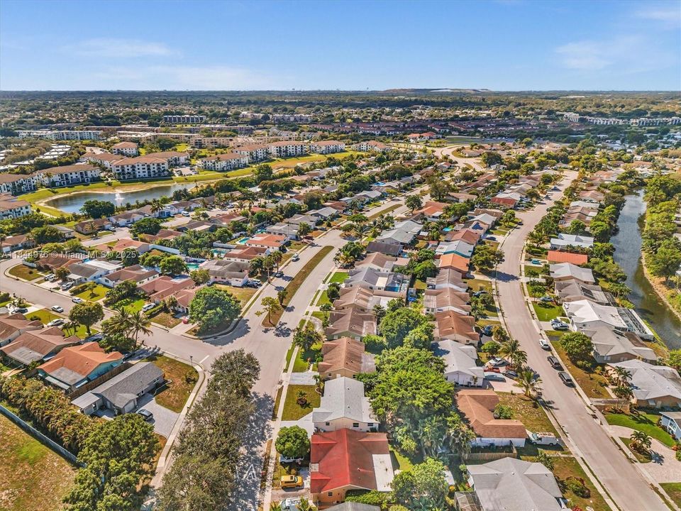 Recently Sold: $500,000 (3 beds, 2 baths, 1304 Square Feet)