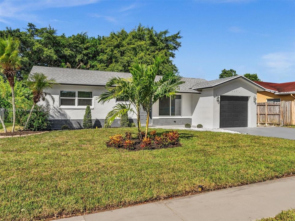 Recently Sold: $500,000 (3 beds, 2 baths, 1304 Square Feet)