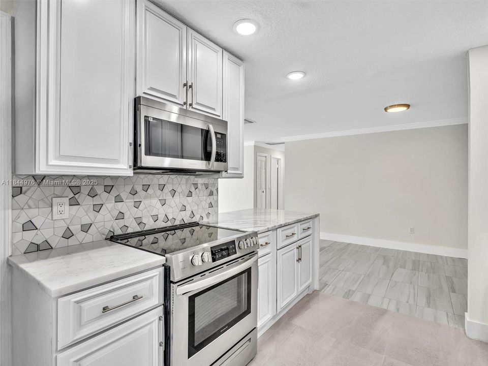 Recently Sold: $500,000 (3 beds, 2 baths, 1304 Square Feet)