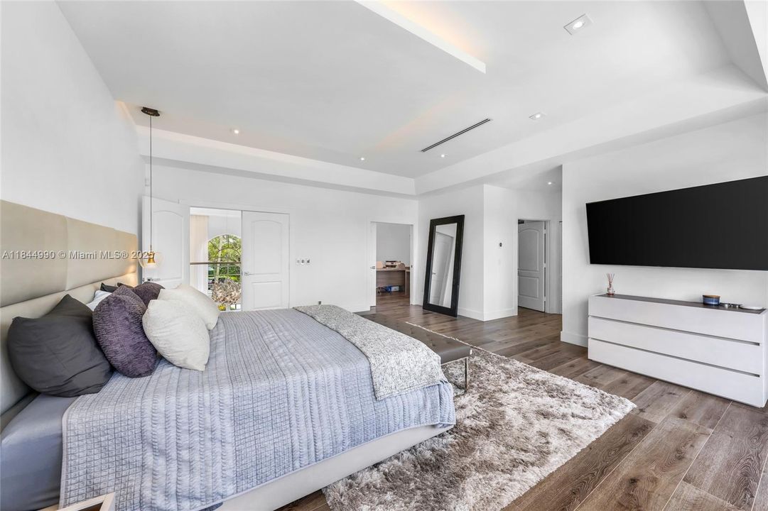 Active With Contract: $2,290,000 (5 beds, 3 baths, 3812 Square Feet)