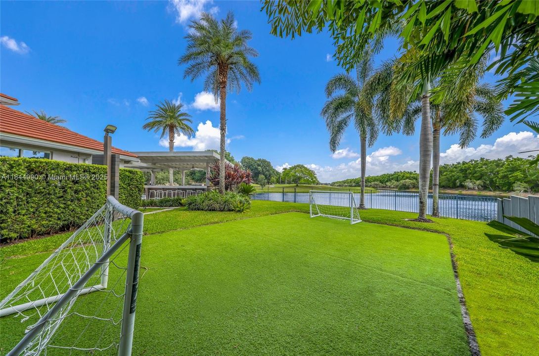 Active With Contract: $2,290,000 (5 beds, 3 baths, 3812 Square Feet)