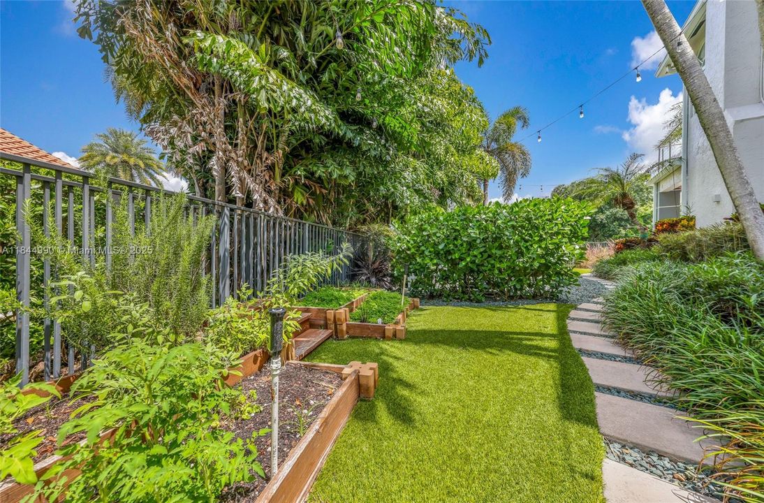 Active With Contract: $2,290,000 (5 beds, 3 baths, 3812 Square Feet)