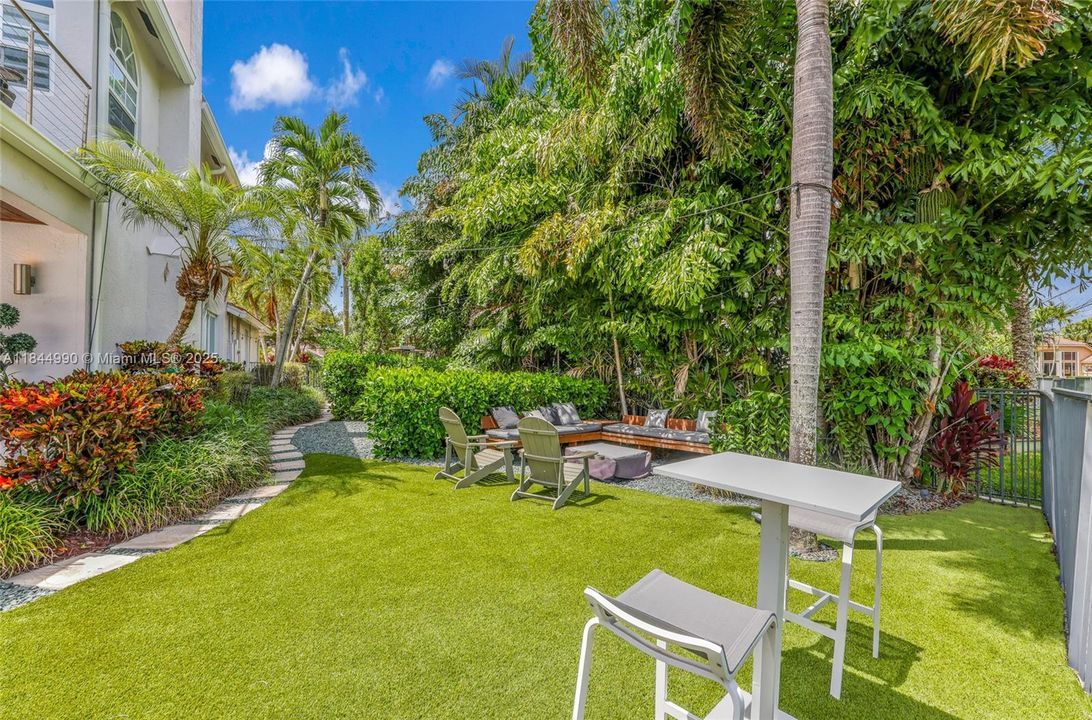 Active With Contract: $2,290,000 (5 beds, 3 baths, 3812 Square Feet)