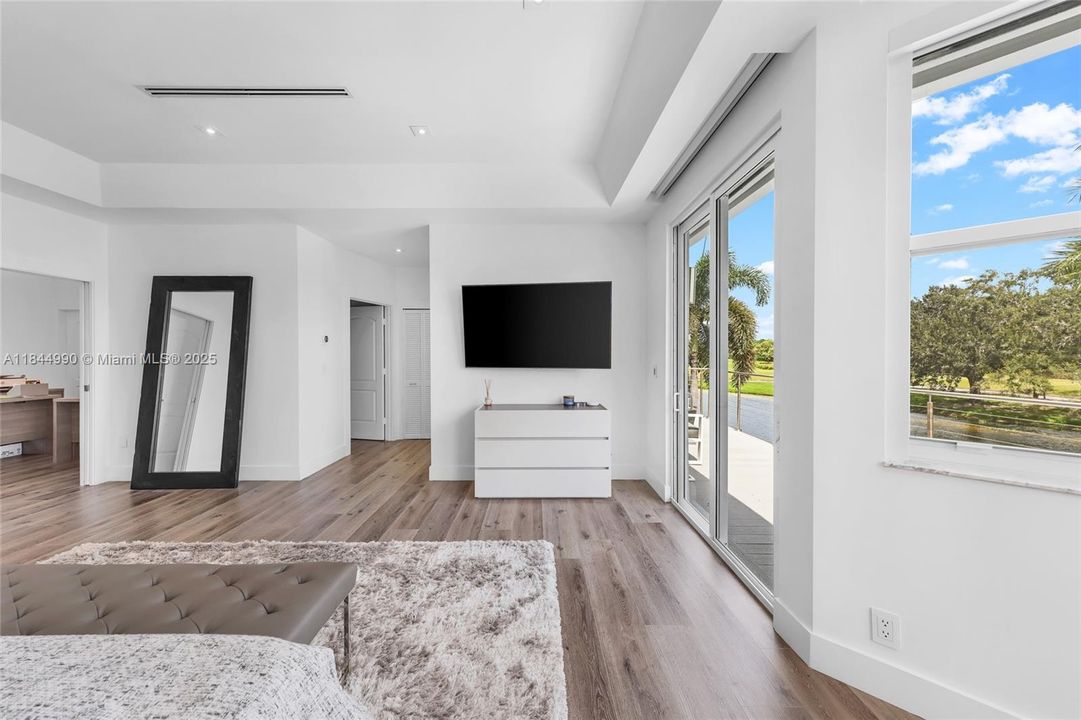 Active With Contract: $2,290,000 (5 beds, 3 baths, 3812 Square Feet)