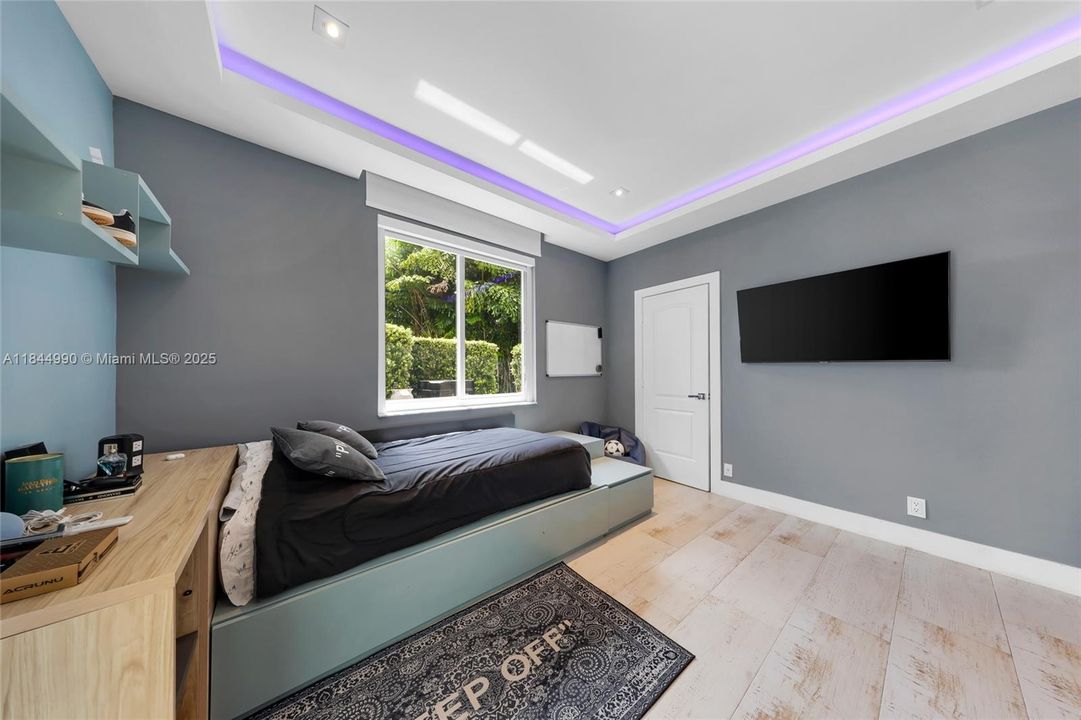 Active With Contract: $2,290,000 (5 beds, 3 baths, 3812 Square Feet)