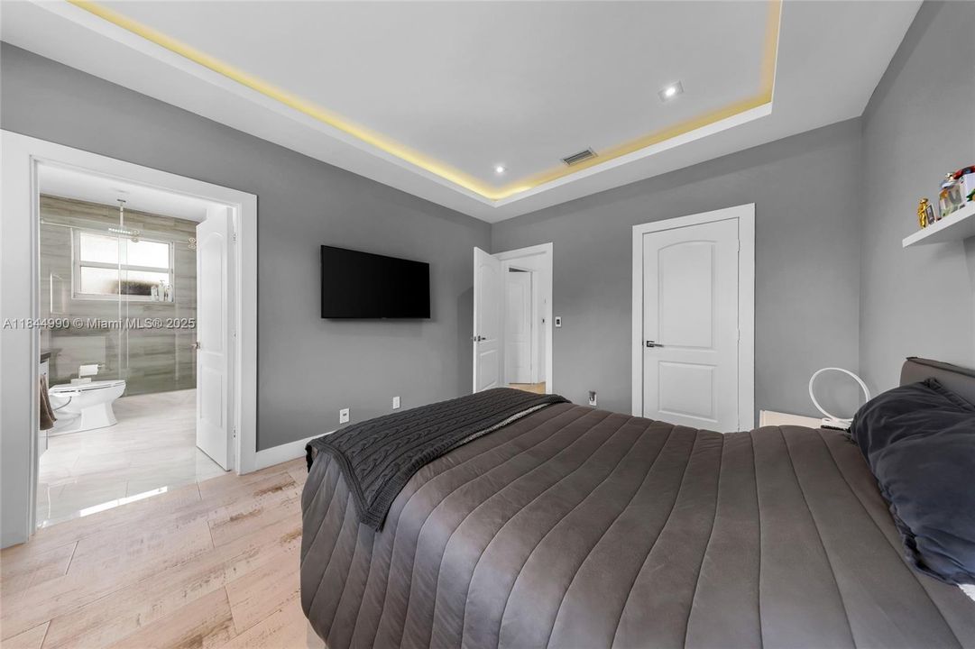 Active With Contract: $2,290,000 (5 beds, 3 baths, 3812 Square Feet)