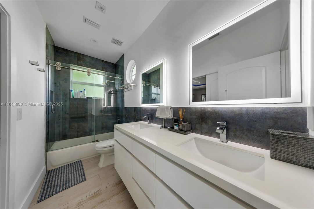 Active With Contract: $2,290,000 (5 beds, 3 baths, 3812 Square Feet)