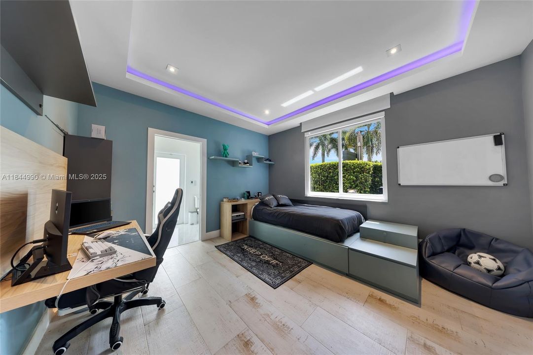 Active With Contract: $2,290,000 (5 beds, 3 baths, 3812 Square Feet)