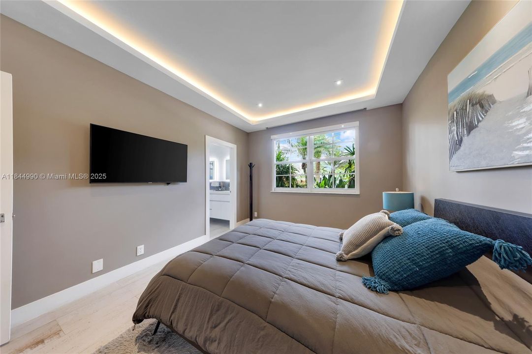 Active With Contract: $2,290,000 (5 beds, 3 baths, 3812 Square Feet)