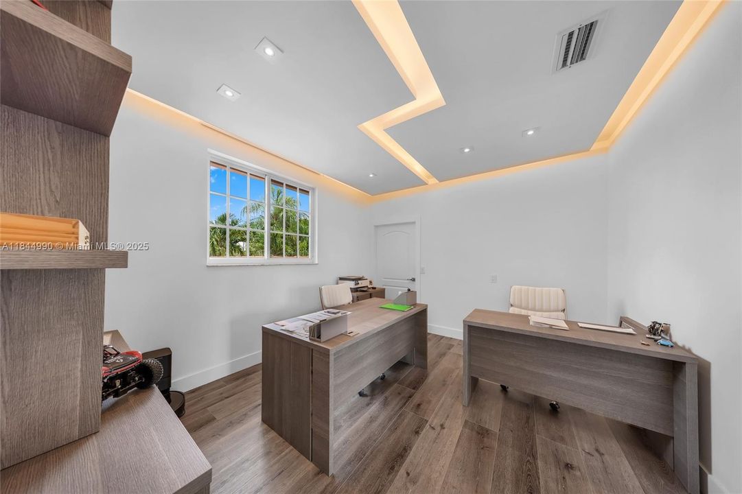 Active With Contract: $2,290,000 (5 beds, 3 baths, 3812 Square Feet)