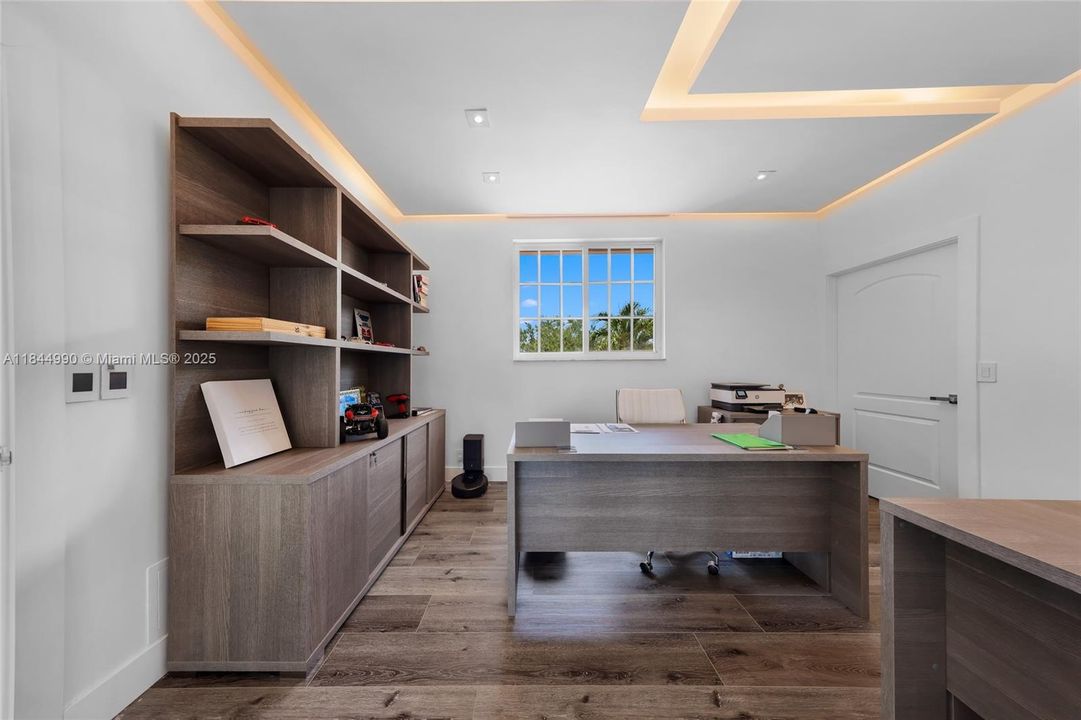 Active With Contract: $2,290,000 (5 beds, 3 baths, 3812 Square Feet)