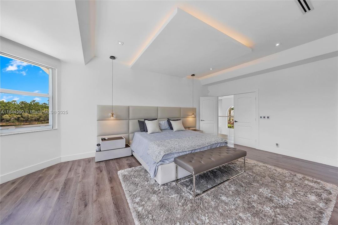 Active With Contract: $2,290,000 (5 beds, 3 baths, 3812 Square Feet)