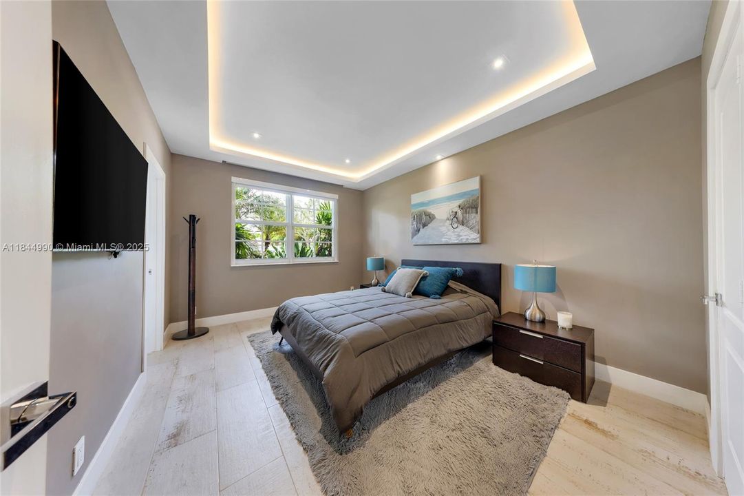 Active With Contract: $2,290,000 (5 beds, 3 baths, 3812 Square Feet)