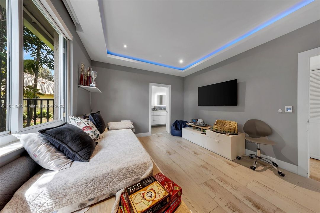 Active With Contract: $2,290,000 (5 beds, 3 baths, 3812 Square Feet)