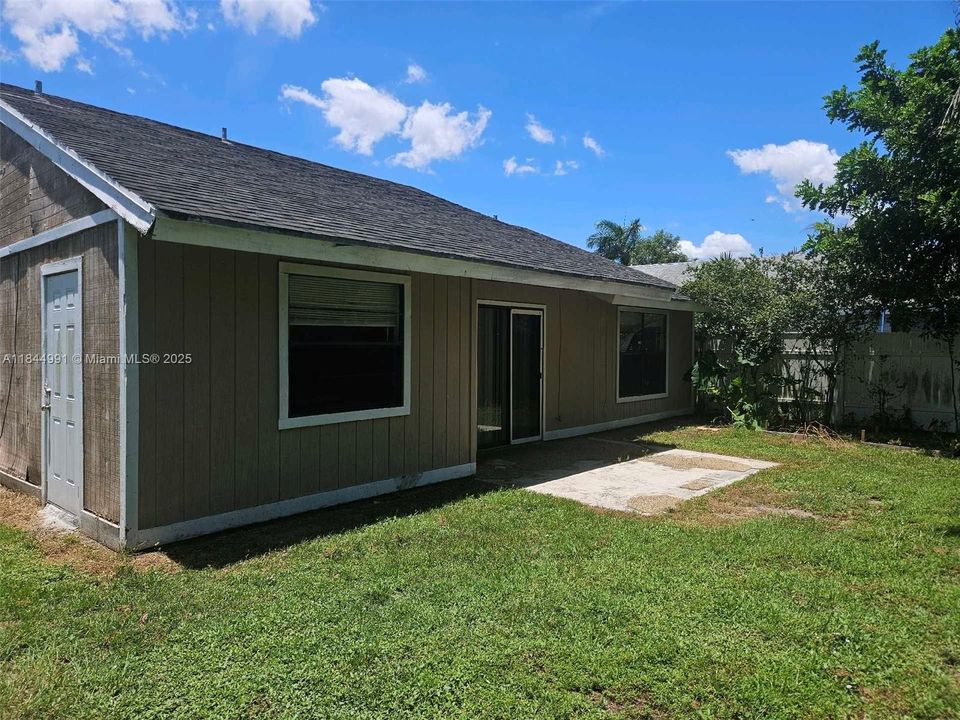 На продажу: $285,000 (2 спален, 1 ванн, 1068 Квадратных фут)