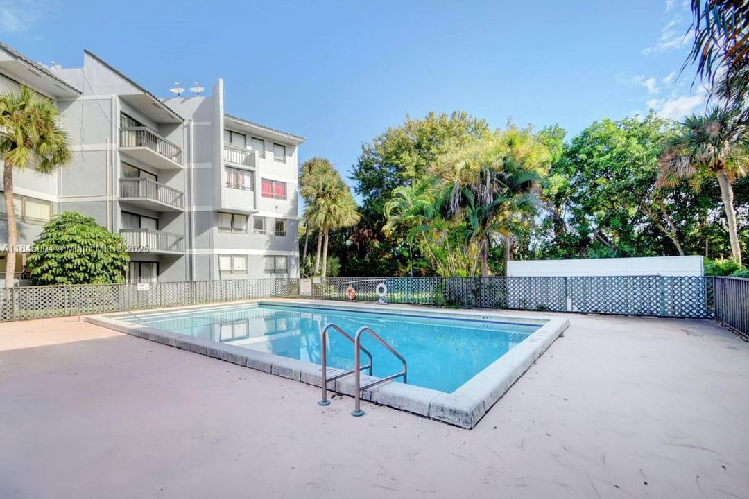 Vendido Recientemente: $135,000 (1 camas, 1 baños, 775 Pies cuadrados)