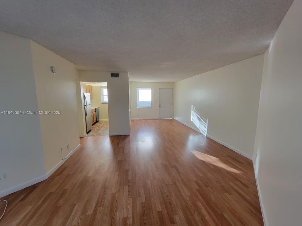 Vendido Recientemente: $135,000 (1 camas, 1 baños, 775 Pies cuadrados)