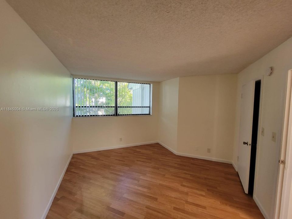 Vendido Recientemente: $135,000 (1 camas, 1 baños, 775 Pies cuadrados)