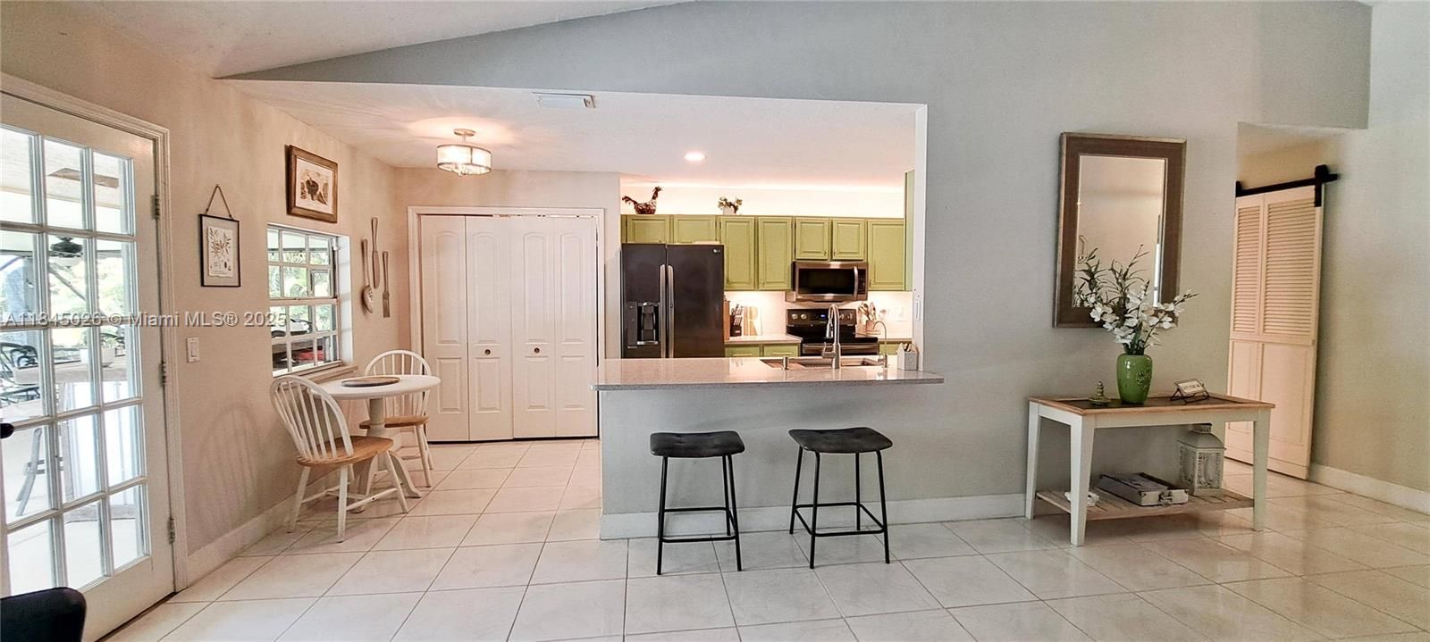 Recently Rented: $4,000 (3 beds, 2 baths, 2112 Square Feet)